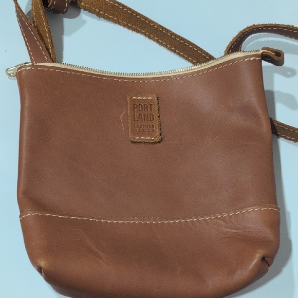 Portland Leather Tan Crossbody Bag - Picture 2 of 5